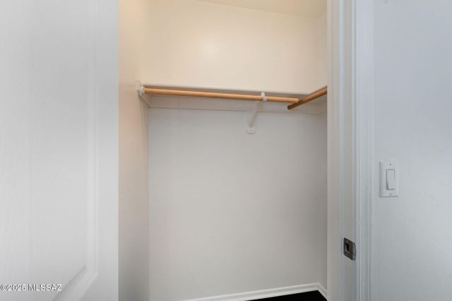 341 W Amber Hawk Court, Green Valley, AZ 85614