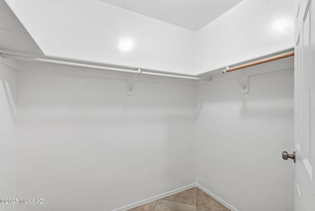 341 W Amber Hawk Court, Green Valley, AZ 85614