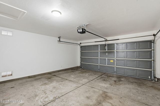 341 W Amber Hawk Court, Green Valley, AZ 85614