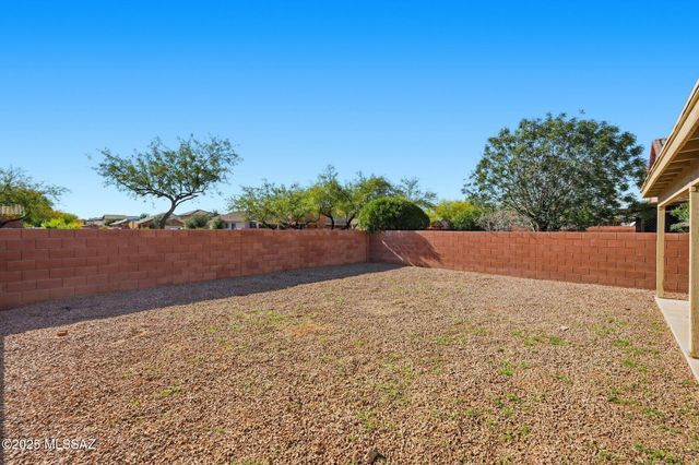 341 W Amber Hawk Court, Green Valley, AZ 85614