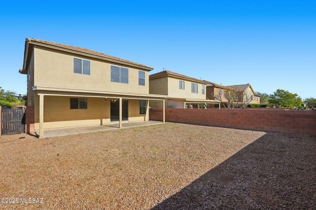 341 W Amber Hawk Court, Green Valley, AZ 85614