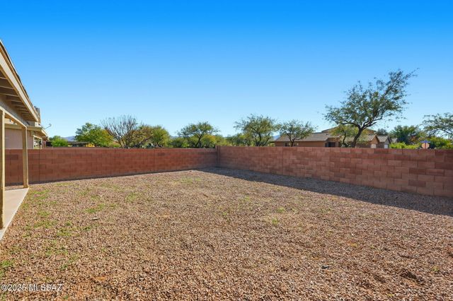 341 W Amber Hawk Court, Green Valley, AZ 85614