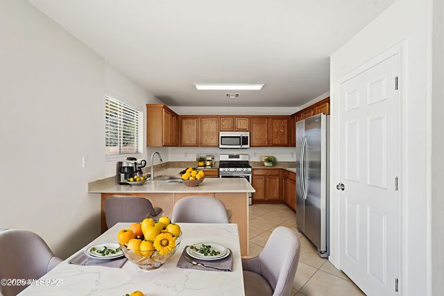 341 W Amber Hawk Court, Green Valley, AZ 85614