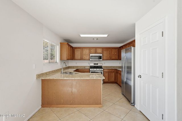 341 W Amber Hawk Court, Green Valley, AZ 85614