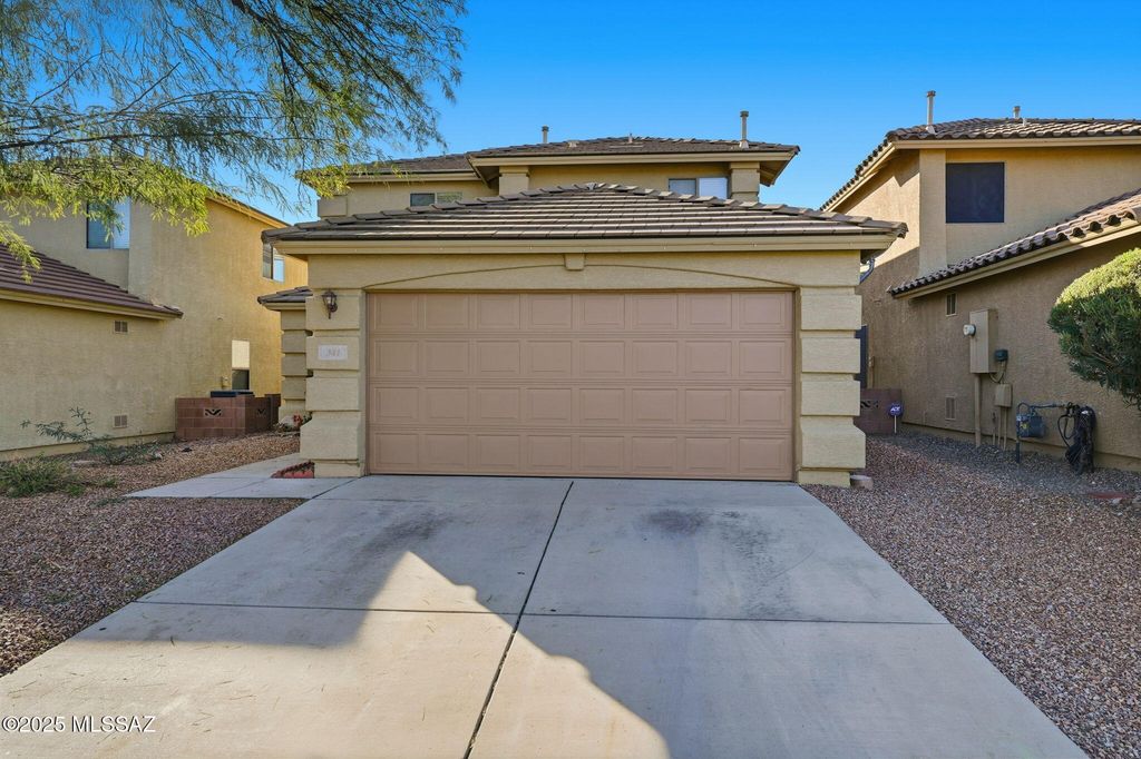 341 W Amber Hawk Court, Green Valley, AZ 85614