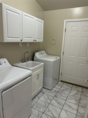 61015 Evergreen Court, South Lyon, MI 48178