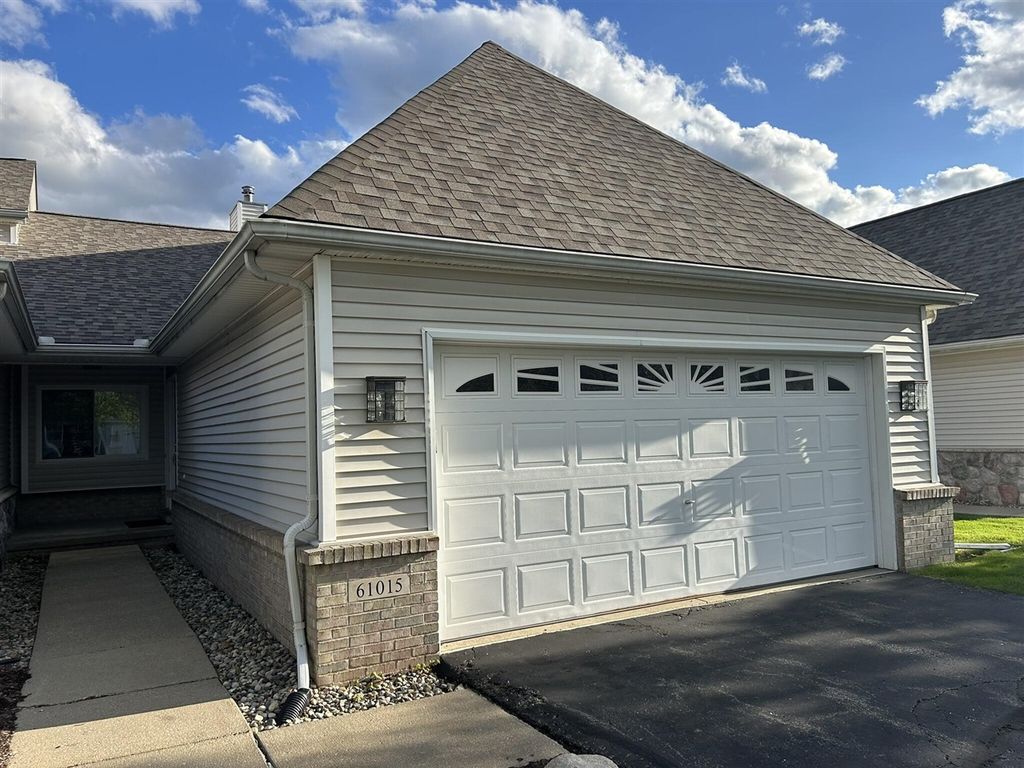 61015 Evergreen Court, South Lyon, MI 48178
