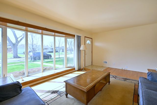 8016 W Leland Avenue, Norridge, IL 60706