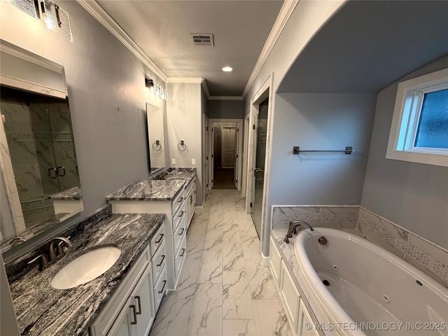 6418 E 127th Street S, Bixby, OK 74008