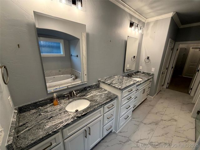 6418 E 127th Street S, Bixby, OK 74008