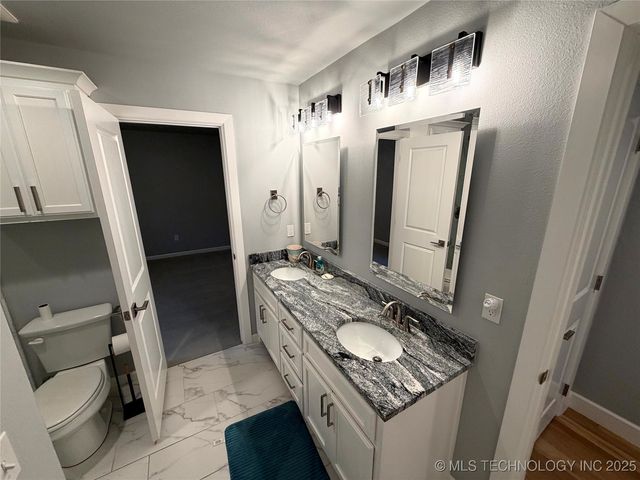 6418 E 127th Street S, Bixby, OK 74008