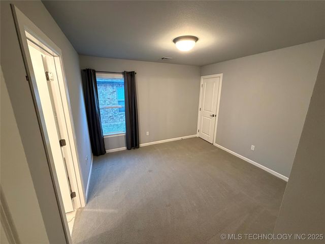 6418 E 127th Street S, Bixby, OK 74008