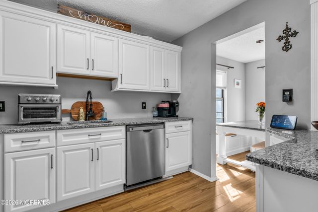 125 Whispering Oaks Way, Jackson, NJ 08527
