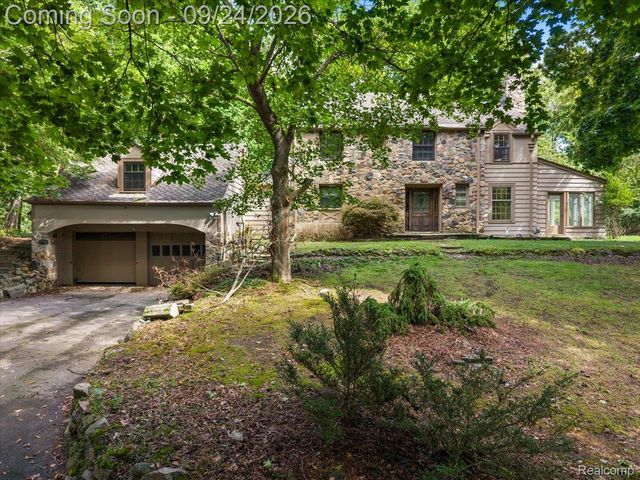 32820 Whatley Road, Franklin Village, MI 48025