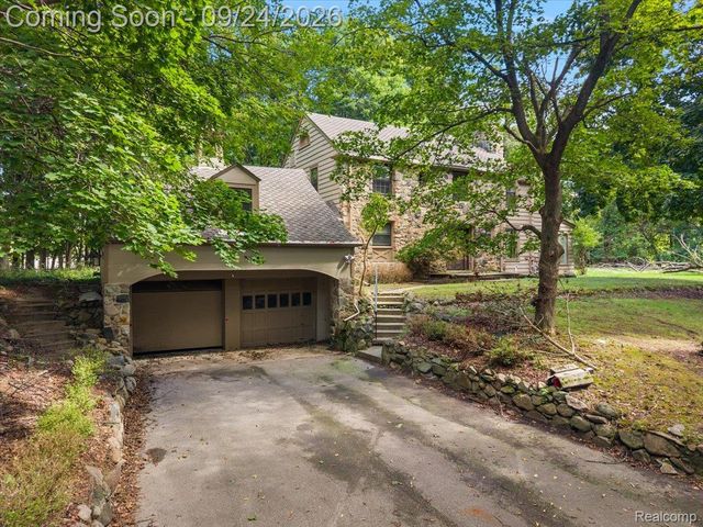 32820 Whatley Road, Franklin Village, MI 48025