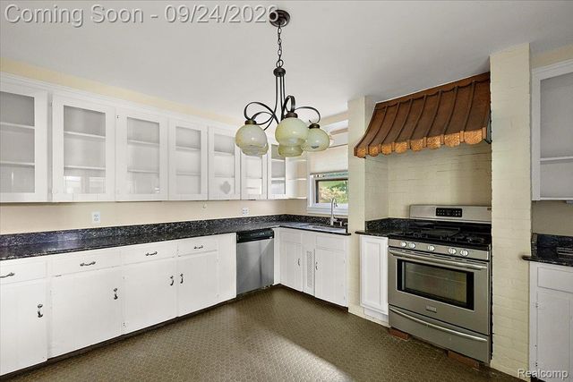 32820 Whatley Road, Franklin Village, MI 48025