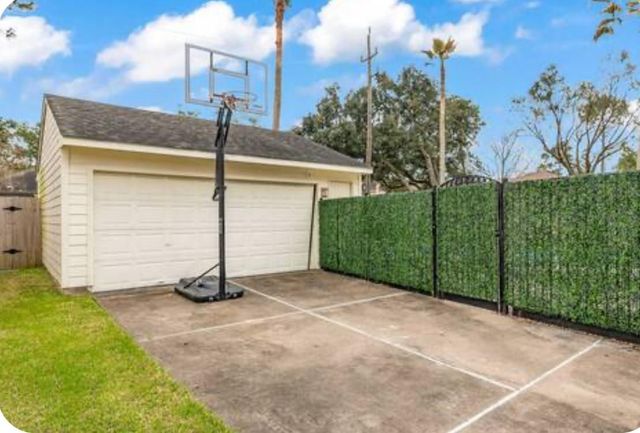 7606 Magnolia Shadows Lane, Houston, TX 77095