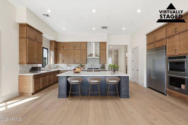 2759 E LONGHORN Drive, Gilbert, AZ 85297