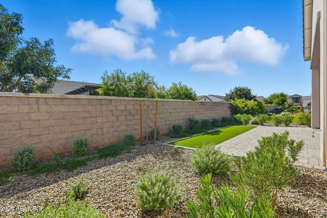 2759 E LONGHORN Drive, Gilbert, AZ 85297