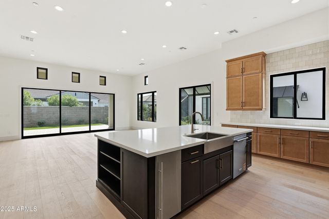 2759 E LONGHORN Drive, Gilbert, AZ 85297