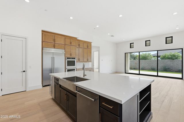 2759 E LONGHORN Drive, Gilbert, AZ 85297