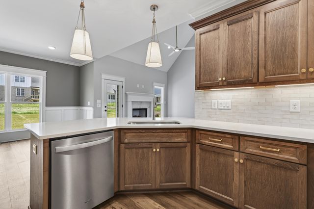 2751 Jasmine St, Lebanon, TN 37087