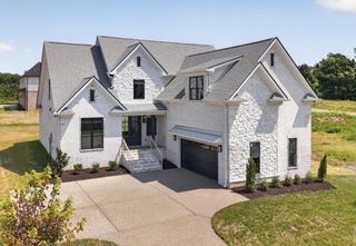 2751 Jasmine St, Lebanon, TN 37087
