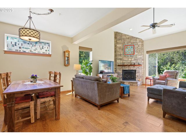 629 Se Roberts Ave, Gresham, OR 97080