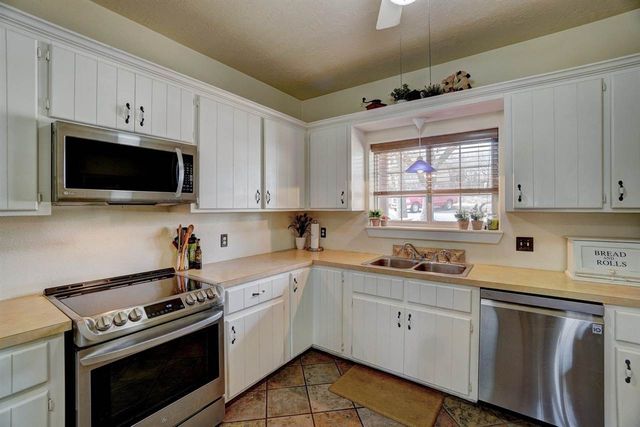 154 Granite Ridge Dr, Medicine Park, OK 73557