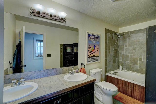 154 Granite Ridge Dr, Medicine Park, OK 73557