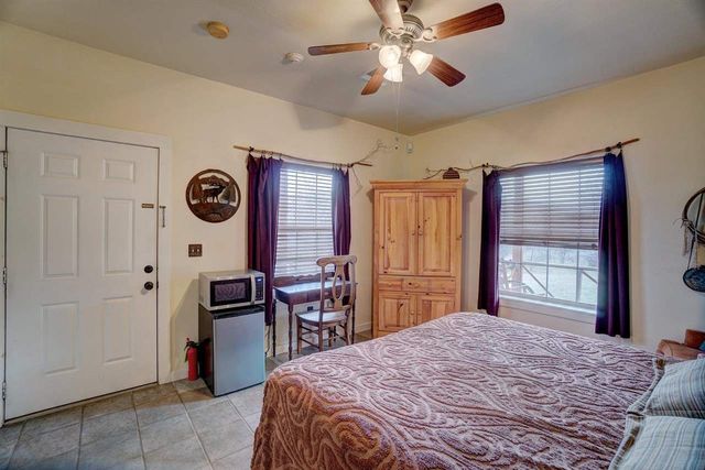 154 Granite Ridge Dr, Medicine Park, OK 73557