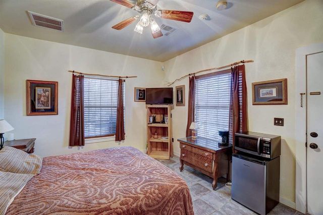 154 Granite Ridge Dr, Medicine Park, OK 73557