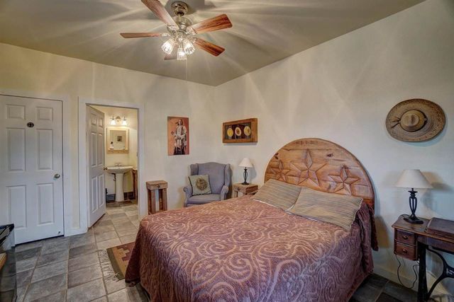 154 Granite Ridge Dr, Medicine Park, OK 73557