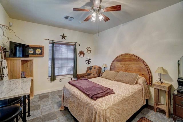 154 Granite Ridge Dr, Medicine Park, OK 73557