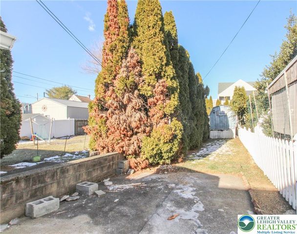 330 Walnut Street, Catasauqua Boro, PA 18032