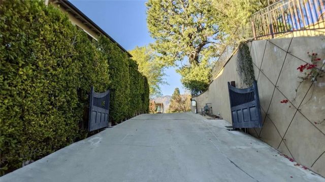 4430 Rosebank Drive, La Canada Flintridge, CA 91011