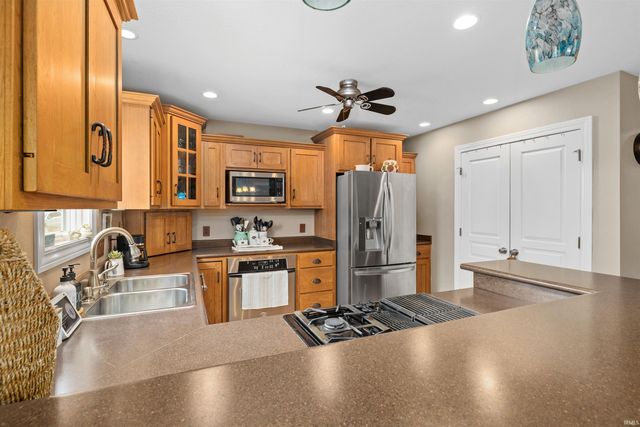 9496 Dension Lane, New Haven, IN 46774