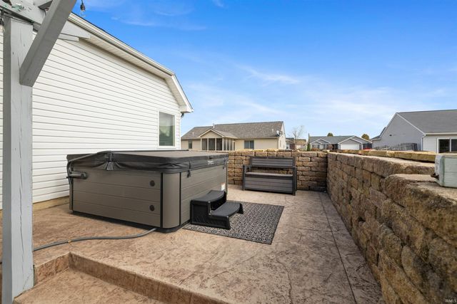 9496 Dension Lane, New Haven, IN 46774