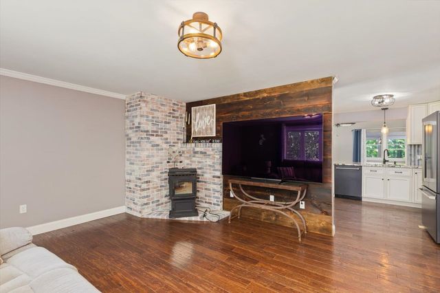 407 Middle Winchendon Road, Rindge, NH 03461