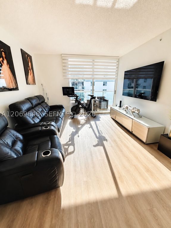 5077 NW 7th St 1508, Miami, FL 33126