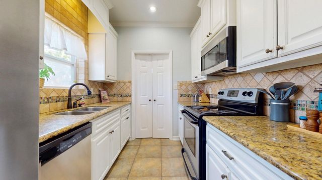 2010 Vista Dr, Crystal Beach, TX 77650