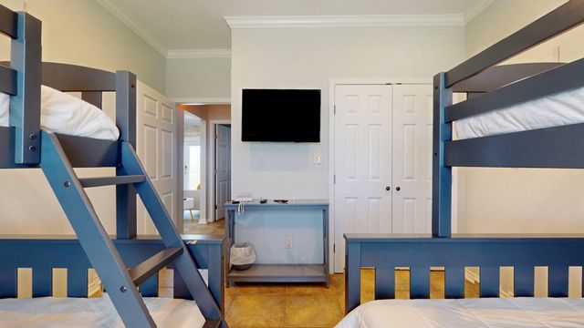 2010 Vista Dr, Crystal Beach, TX 77650