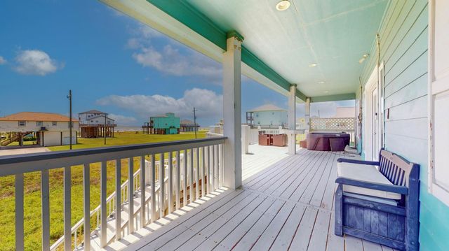 2010 Vista Dr, Crystal Beach, TX 77650
