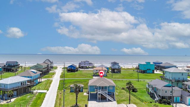 2010 Vista Dr, Crystal Beach, TX 77650