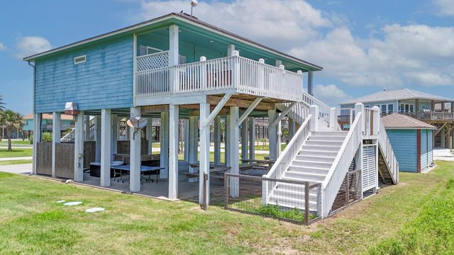 2010 Vista Dr, Crystal Beach, TX 77650