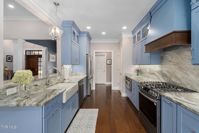 2050 Sawyers Pond Drive, Johnson City, TN 37604