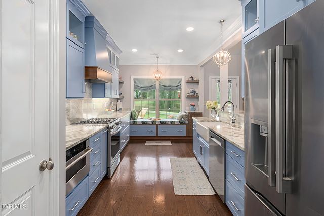 2050 Sawyers Pond Drive, Johnson City, TN 37604