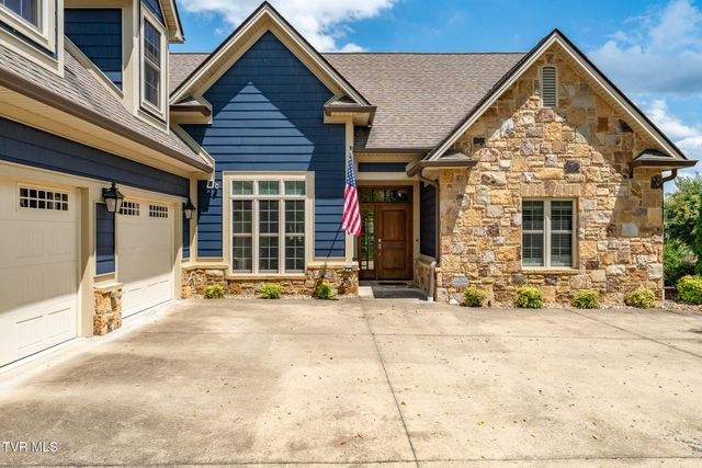 2050 Sawyers Pond Drive, Johnson City, TN 37604