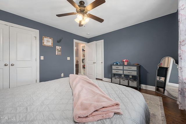 2050 Sawyers Pond Drive, Johnson City, TN 37604