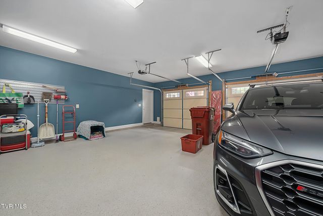 2050 Sawyers Pond Drive, Johnson City, TN 37604